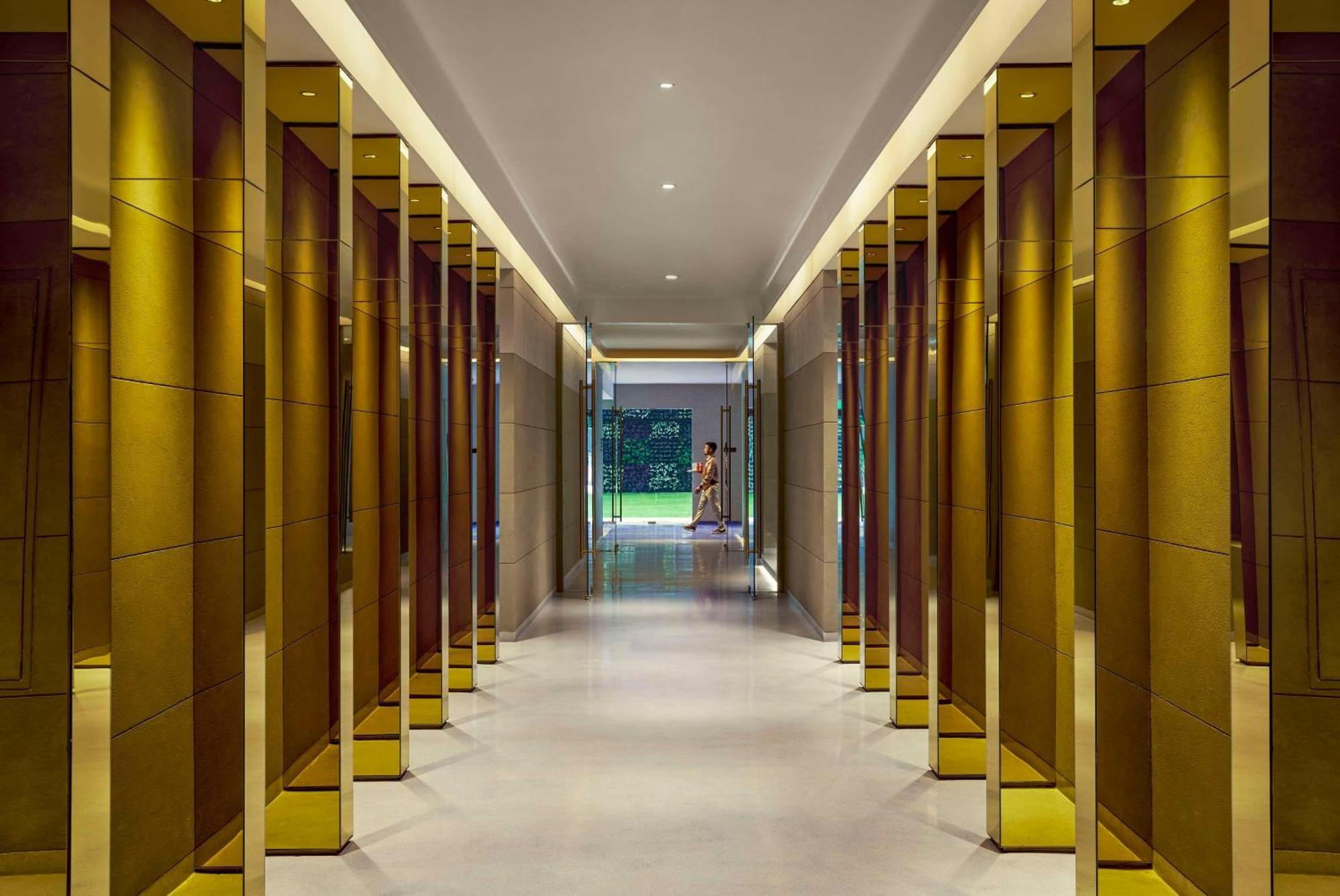 Hyatt Centric Sector17 5*