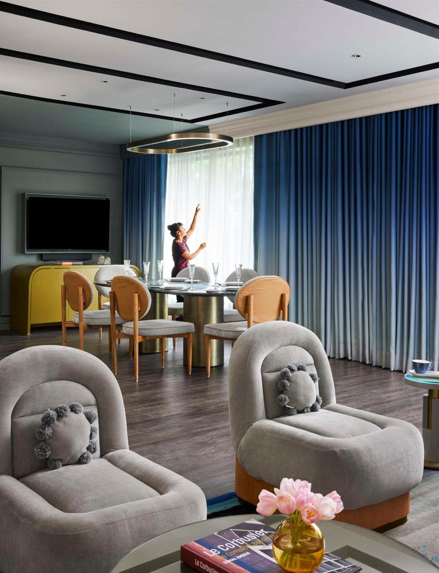 होटल Hyatt Centric Sector17 5*
