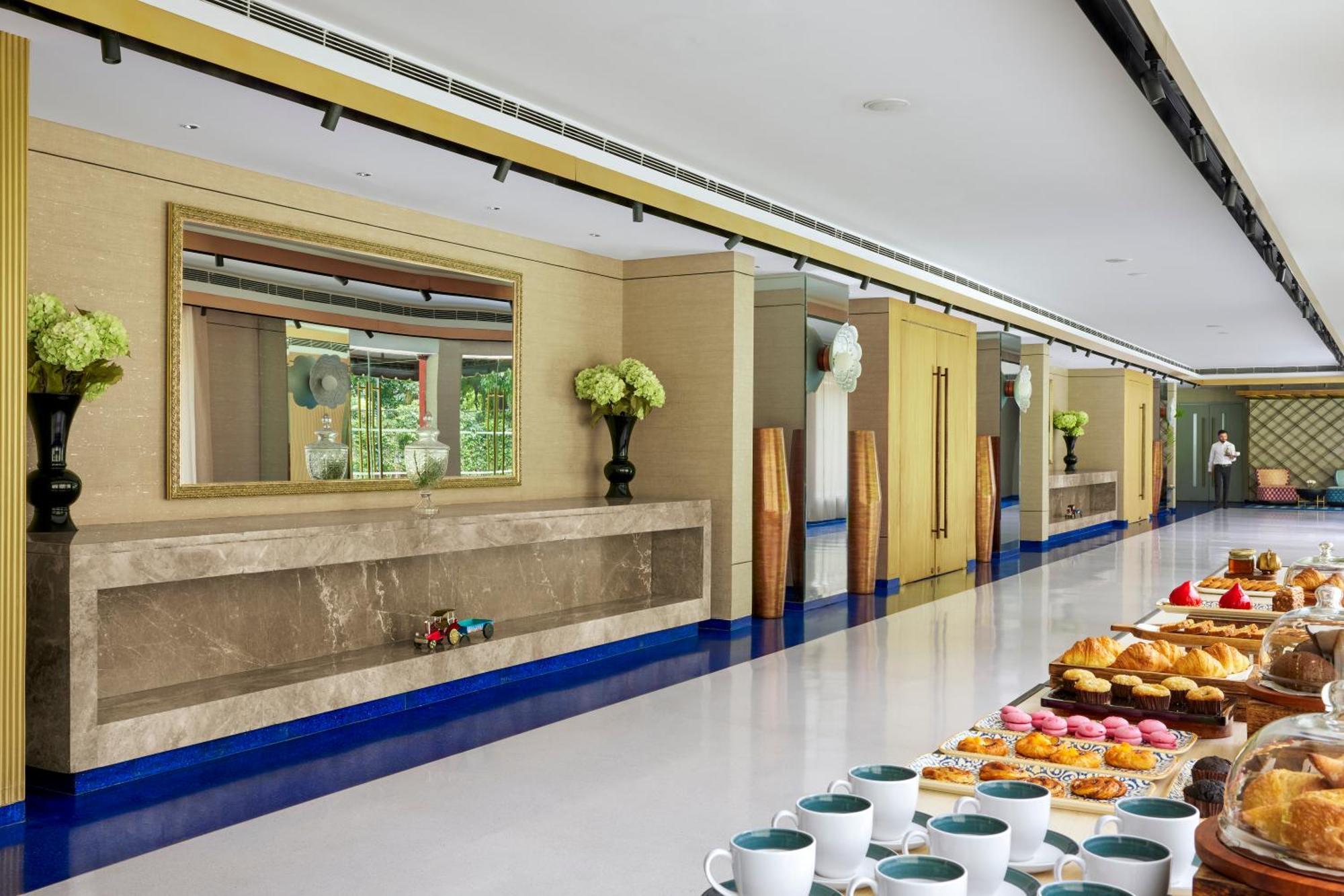 होटल Hyatt Centric Sector17 5*
